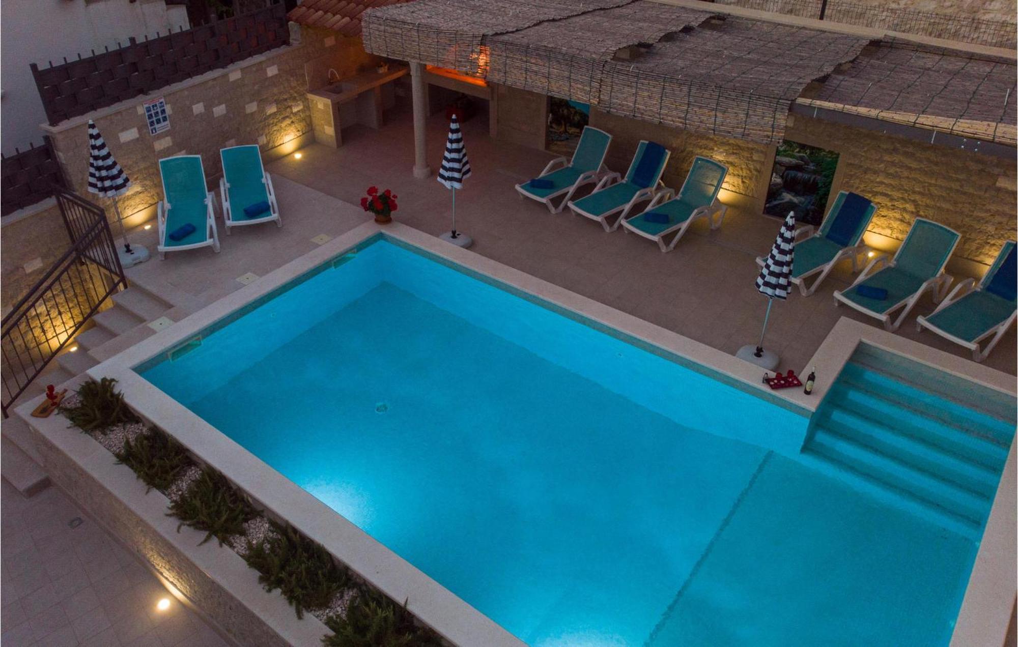 Lovely Home In Klek With House A Panoramic View ภายนอก รูปภาพ