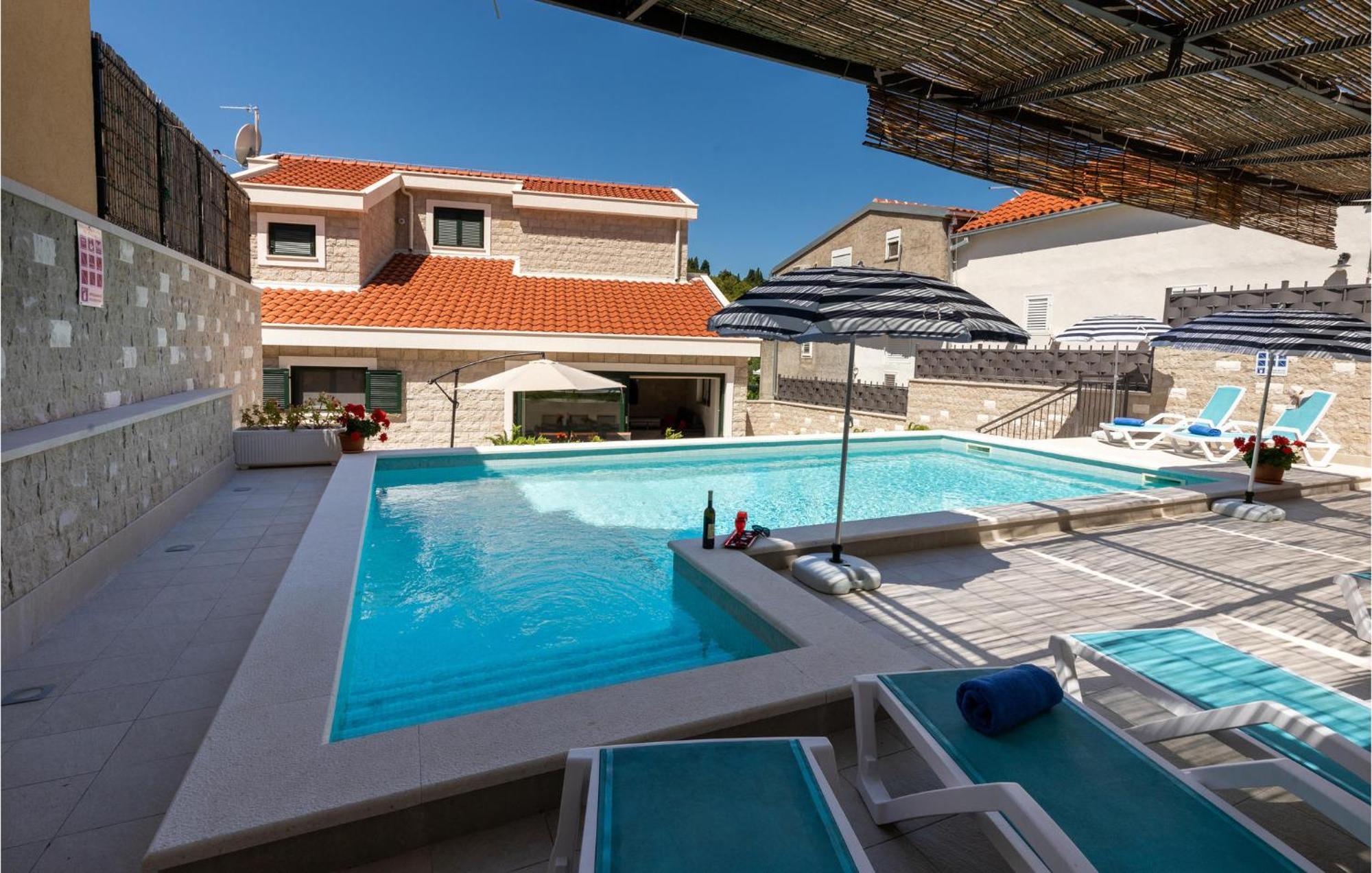 Lovely Home In Klek With House A Panoramic View ภายนอก รูปภาพ